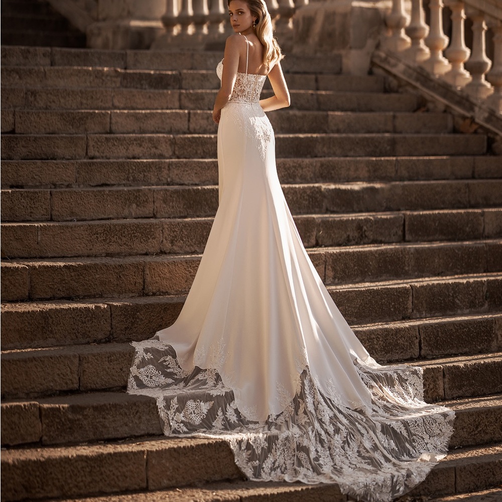 Wedding dress-Ivory-Size 8